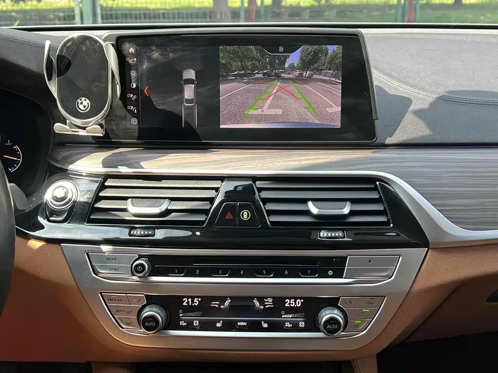 BMW 6 Series GT 2020 — фото 13