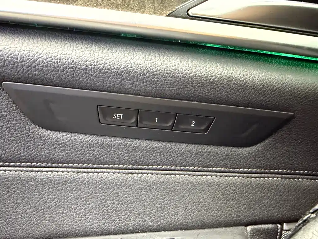 BMW 5 Series 2017 — фото 20