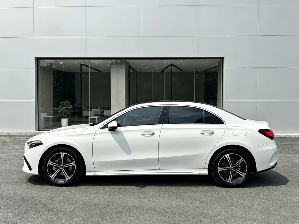 Mercedes-Benz A-Class 2025 — фото 5