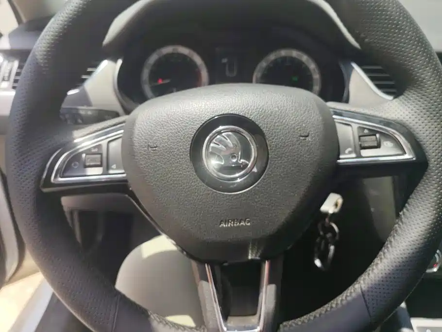 Skoda Octavia 2017 — фото 15