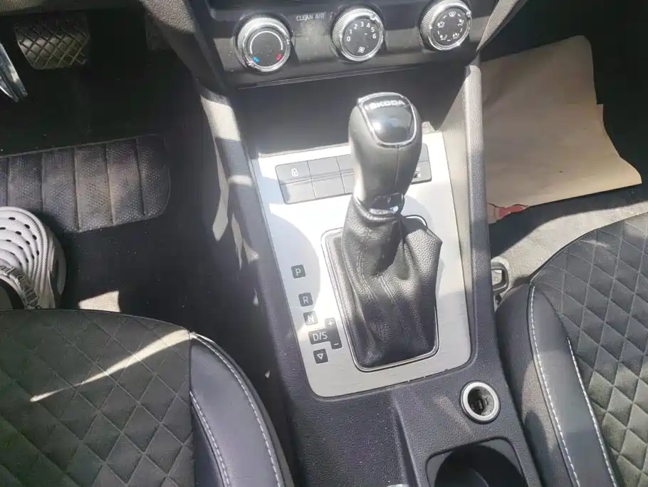 Skoda Octavia 2017 — фото 16