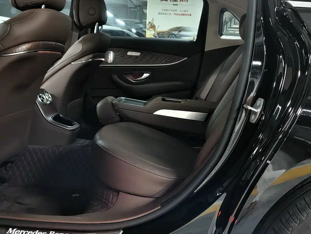 Mercedes-Benz E-Class 2023 — фото 17