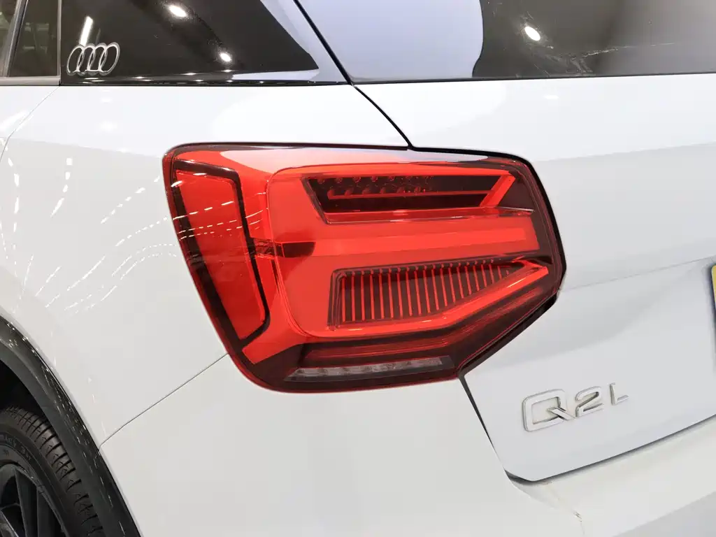 Audi Q2L 2021 — фото 10