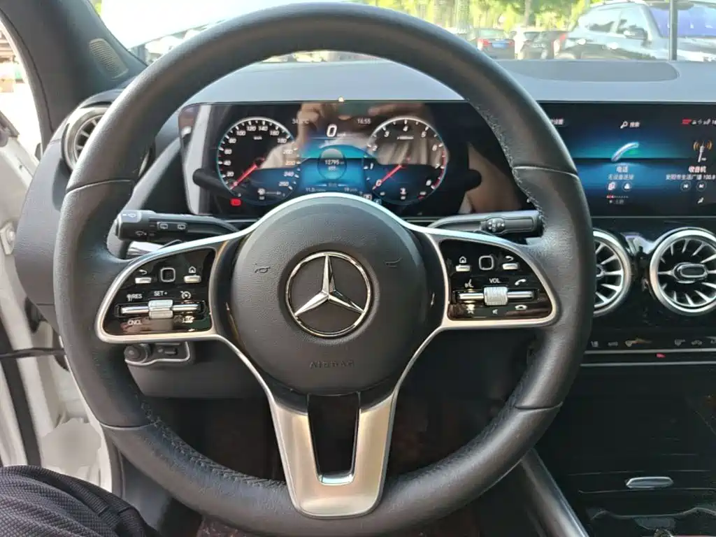Mercedes-Benz GLA 2023 — фото 11