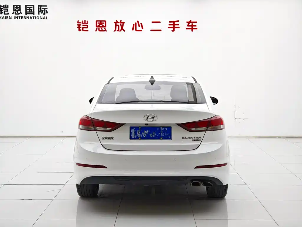 Hyundai Elantra 2018 — фото 15