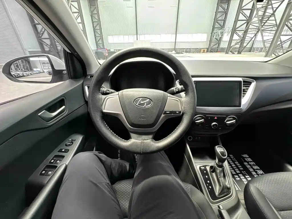 Hyundai Verna 2016 — фото 9