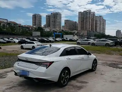 Hyundai Elantra 2022