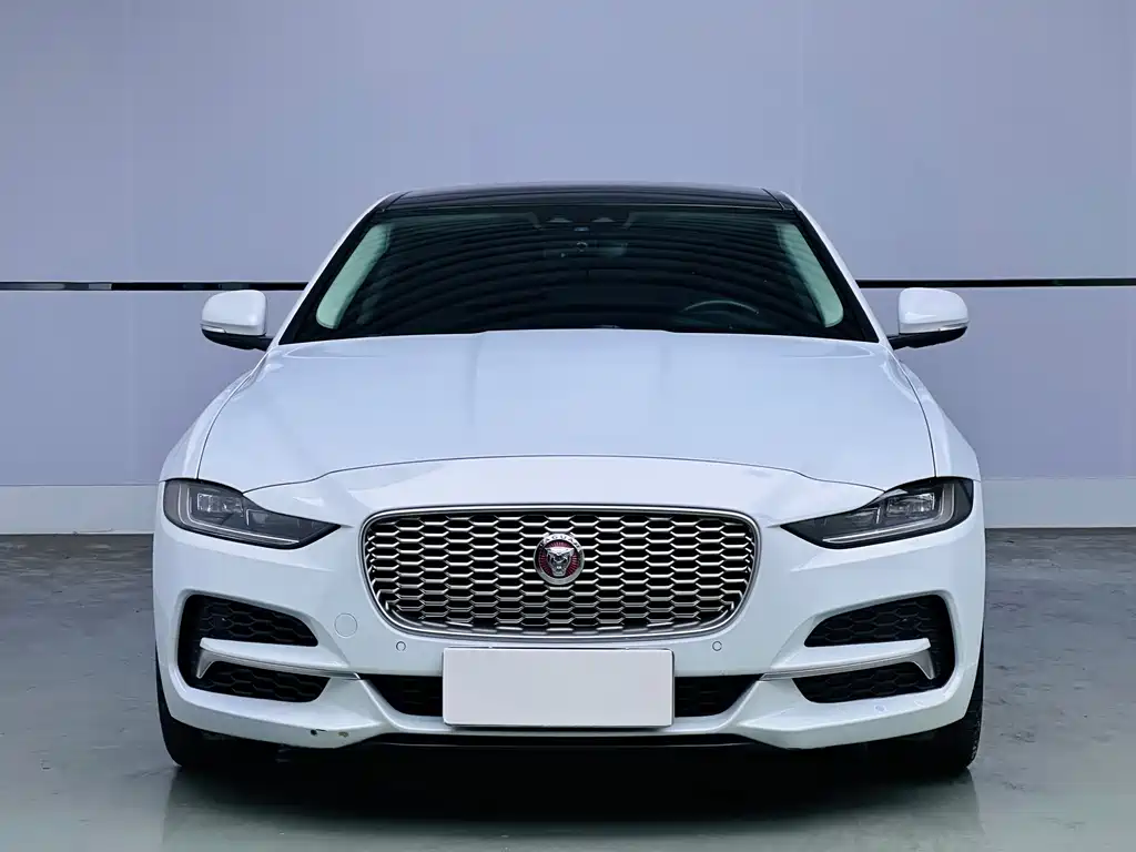Jaguar XEL 2020 — фото 2