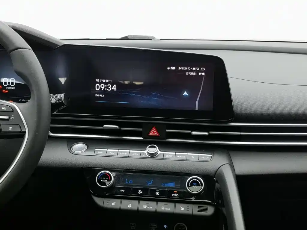 Hyundai Elantra 2024 — фото 12