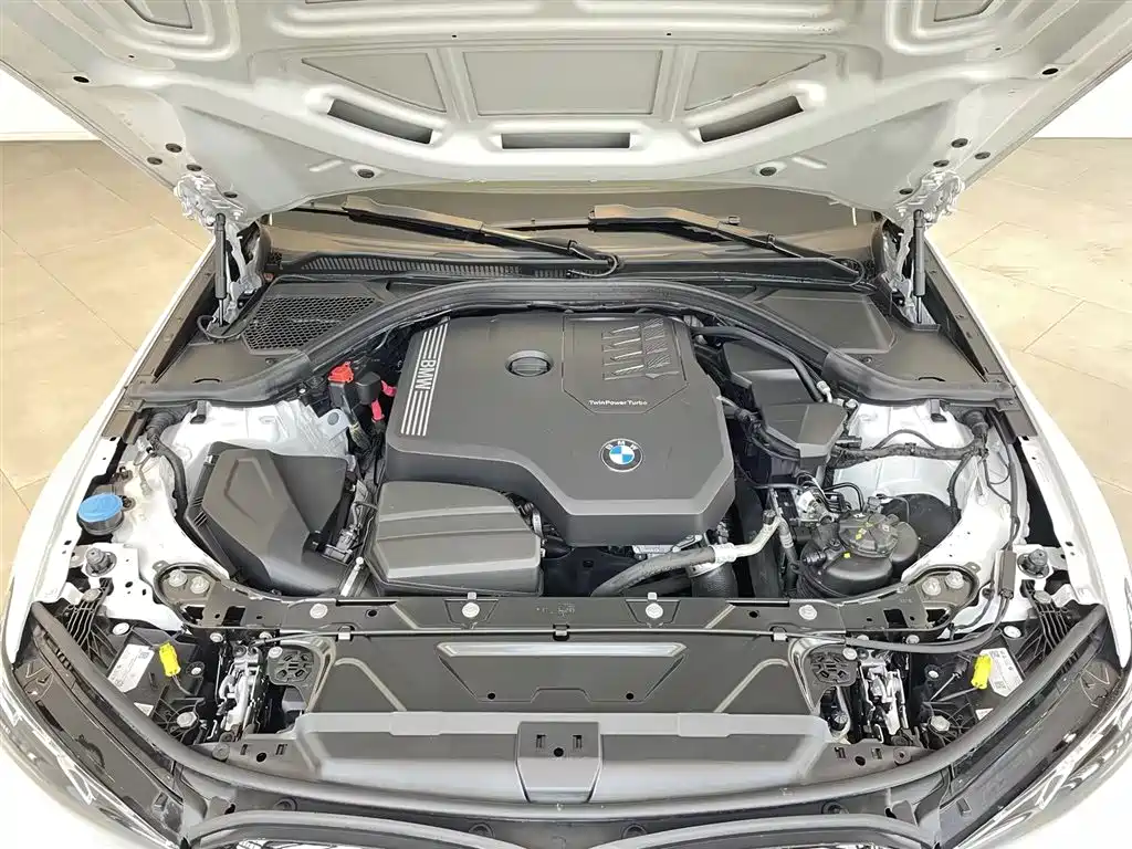 BMW 3 Series 2024 — фото 13