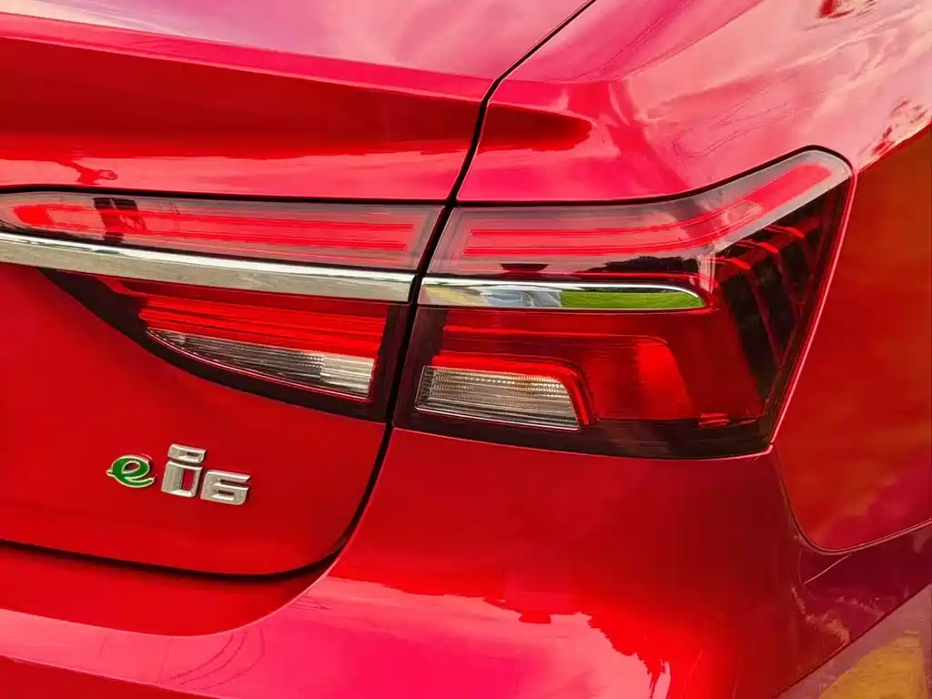 Roewe i6 New Energy 2018 — фото 11