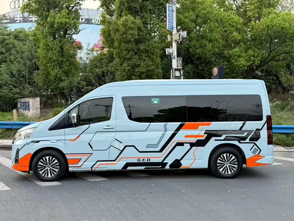 Toyota Hiace 2021 — фото 3