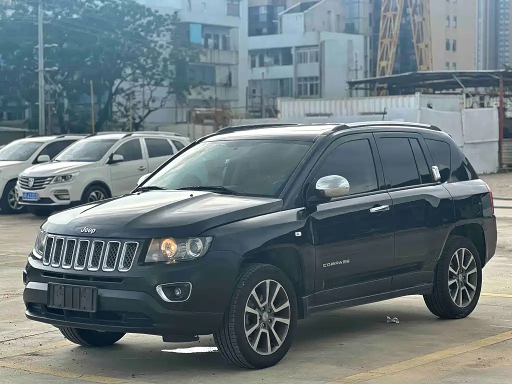 Jeep Compass 2015 — фото 1