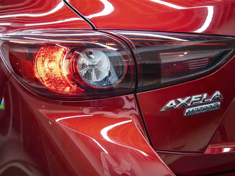 Mazda 3 Axela 2019 — фото 11