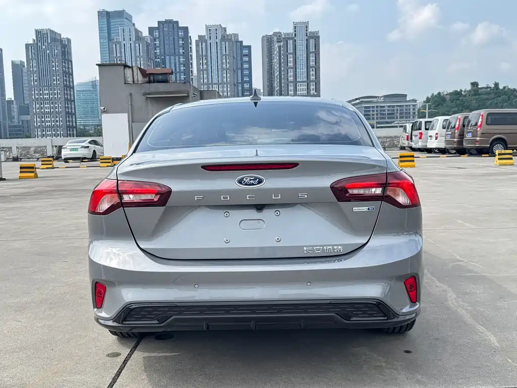 Ford Focus 2023 — фото 14
