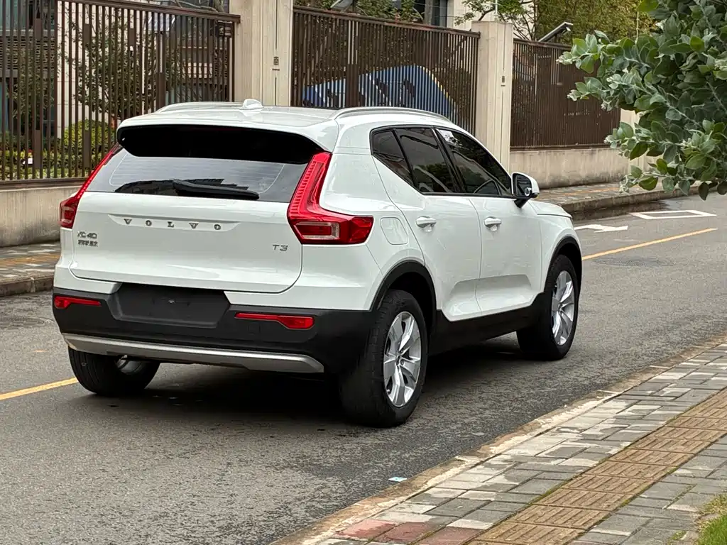 Volvo XC40 2021 — фото 7