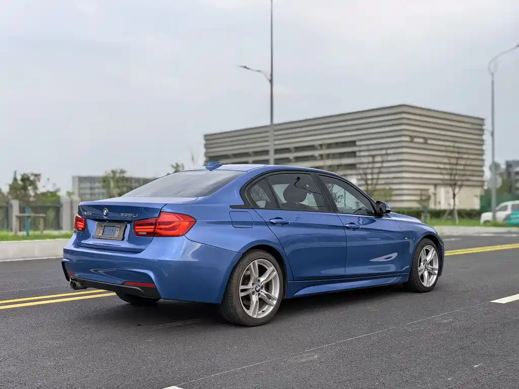 BMW 3 Series 2017 — фото 13
