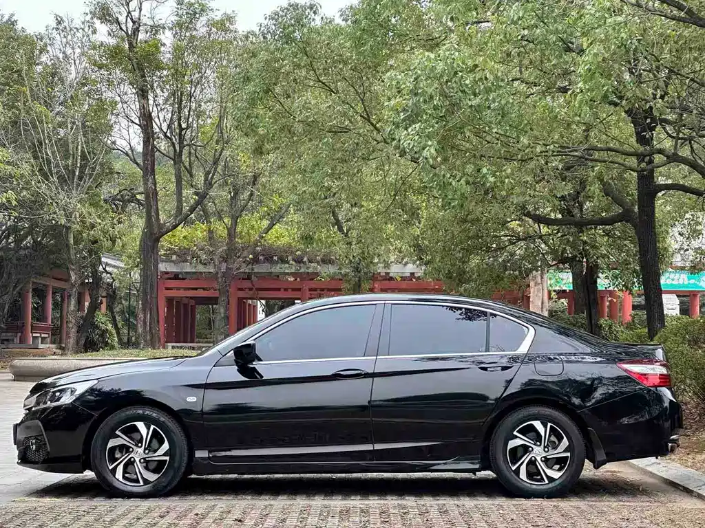 Honda Accord 2016 — фото 6