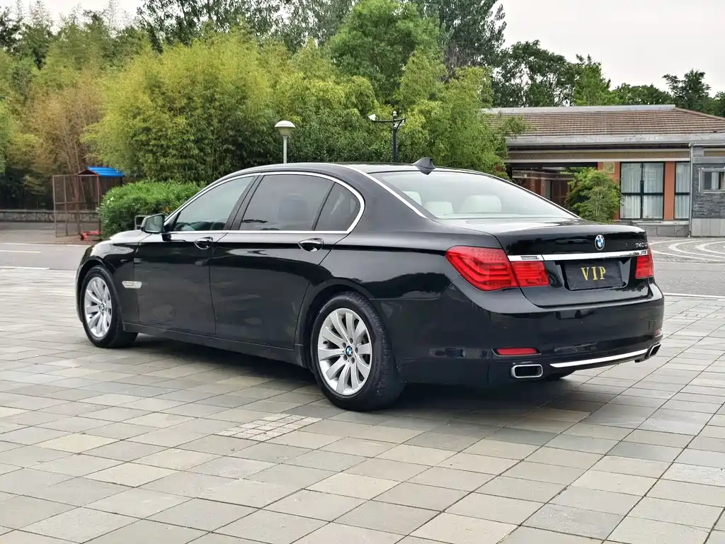 BMW 7 Series 2012 — фото 10