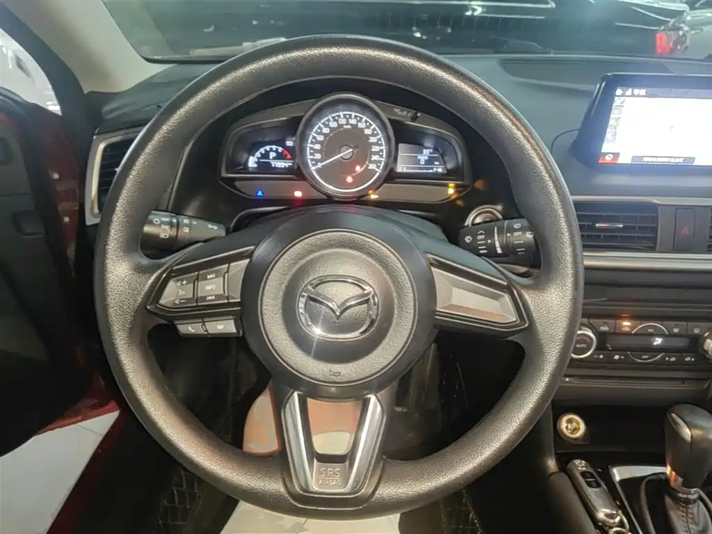 Mazda 3 Axela 2018 — фото 11
