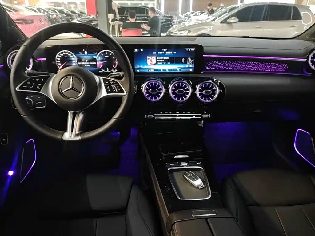Mercedes-Benz A-Class 2024 — фото 10