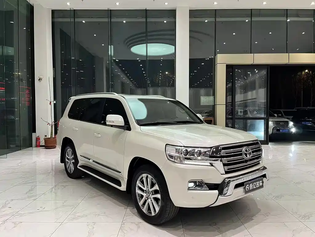 Toyota Land Cruiser 2017 — фото 3