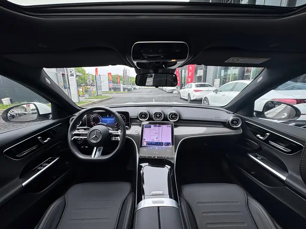 Mercedes-Benz C-Class 2024 — фото 16