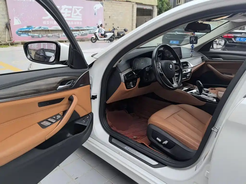 BMW 5 Series New Energy 2020 — фото 16