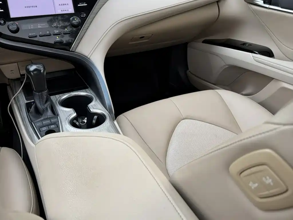 Toyota Camry 2018 — фото 15