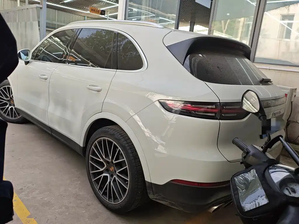 Porsche Cayenne 2019 — фото 12