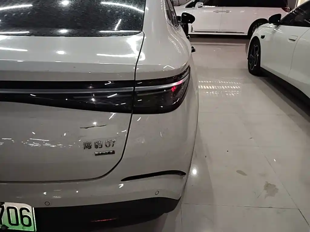 BYD Seal 07 DM-i 2025 — фото 8