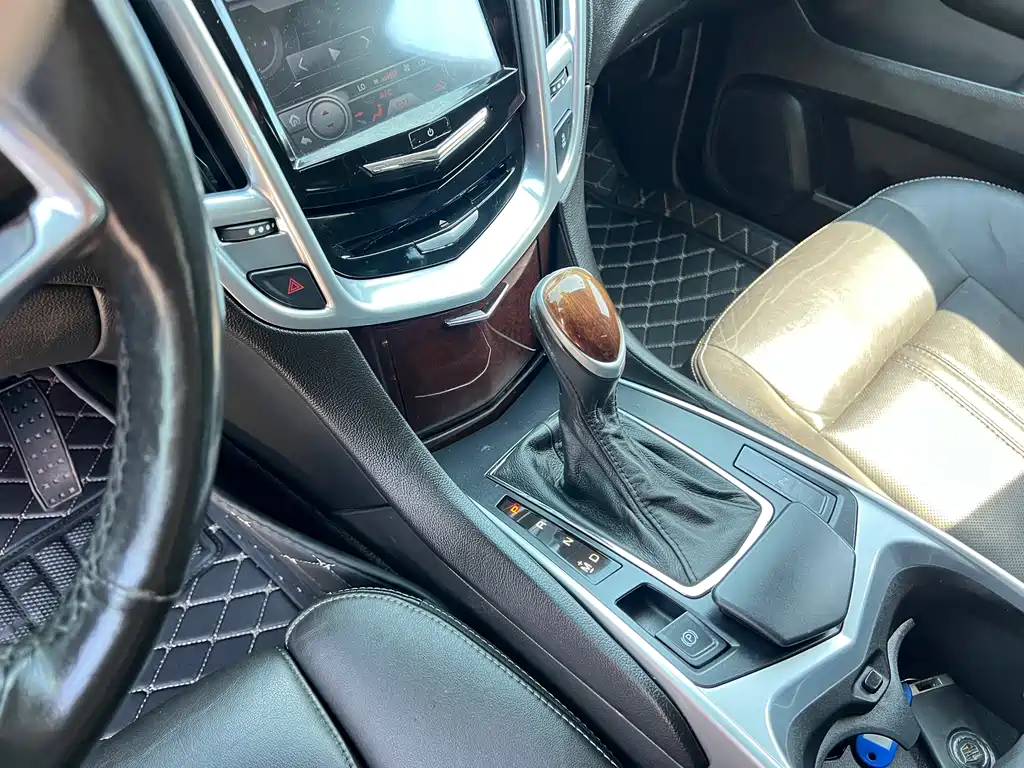 Cadillac SRX 2014 — фото 9