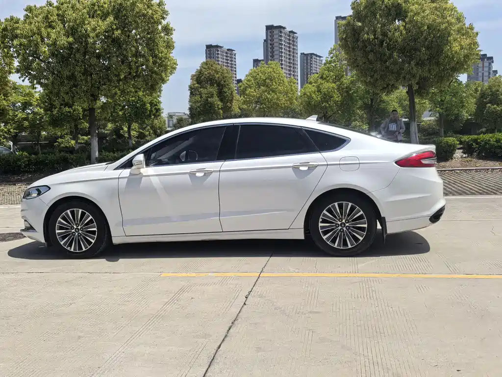 Ford Mondeo 2016 — фото 8
