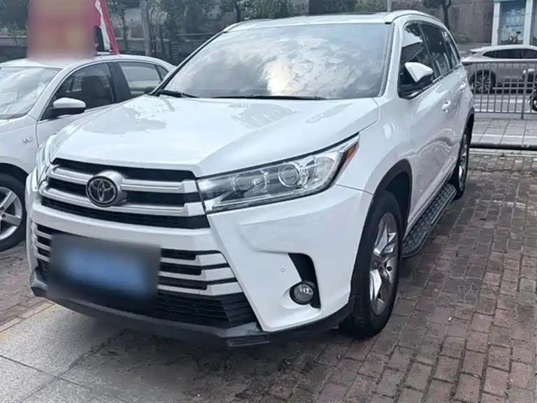 Toyota Highlander 2022 — фото 2