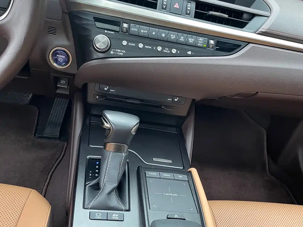 Lexus ES 2021 — фото 13