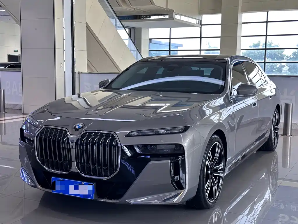 BMW 7 Series 2023 — фото 1