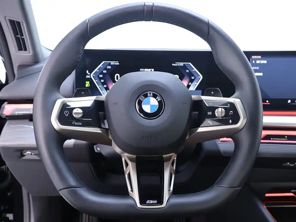 BMW 5 Series 2025 — фото 16