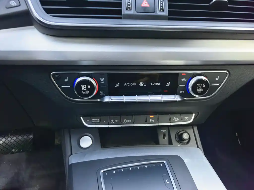 Audi Q5L 2019 — фото 13