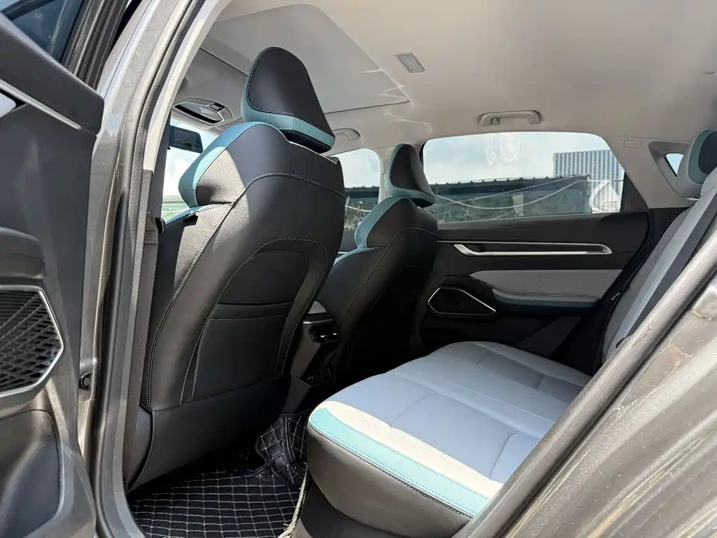 Geely Emgrand 2023