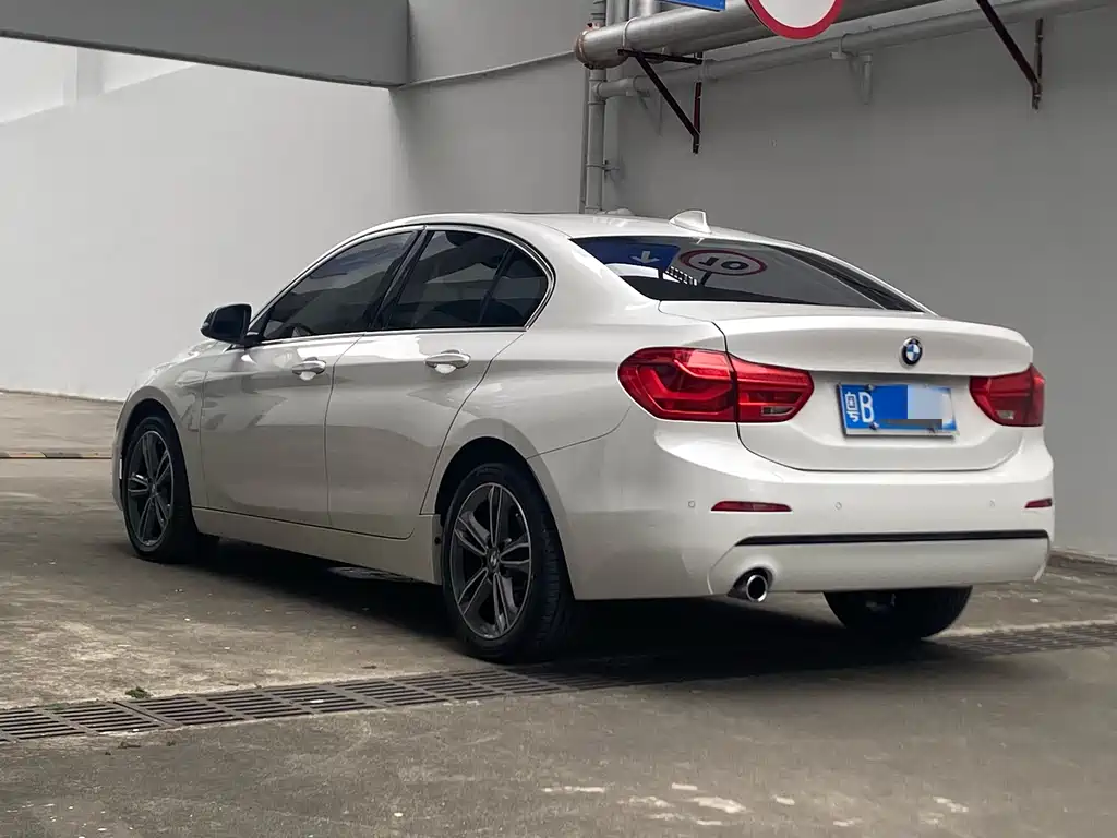 BMW 1 Series 2018 — фото 10