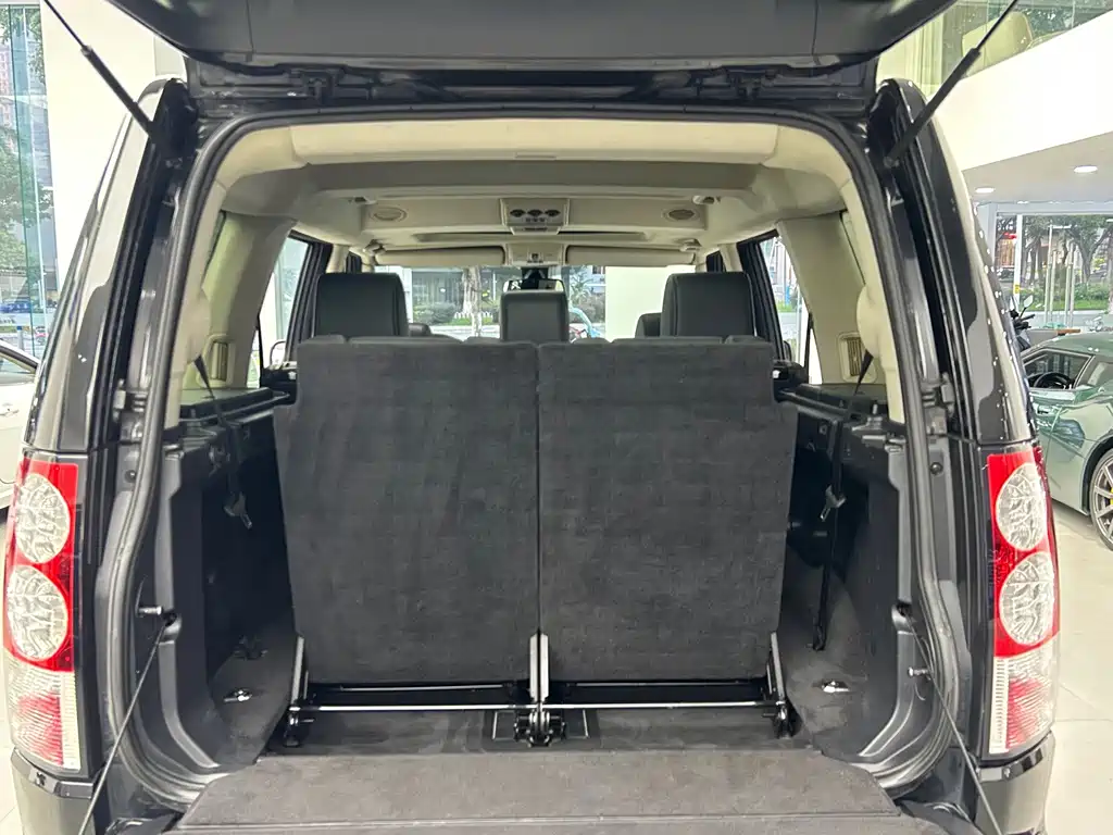 Land Rover Discovery 2012 — фото 12