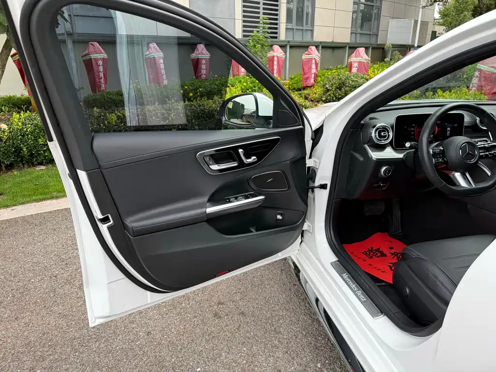 Mercedes-Benz C-Class 2024 — фото 14