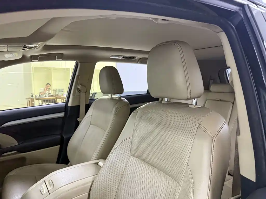 Toyota Highlander 2018 — фото 12
