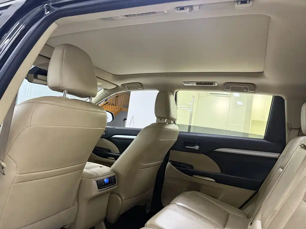 Toyota Highlander 2018 — фото 15