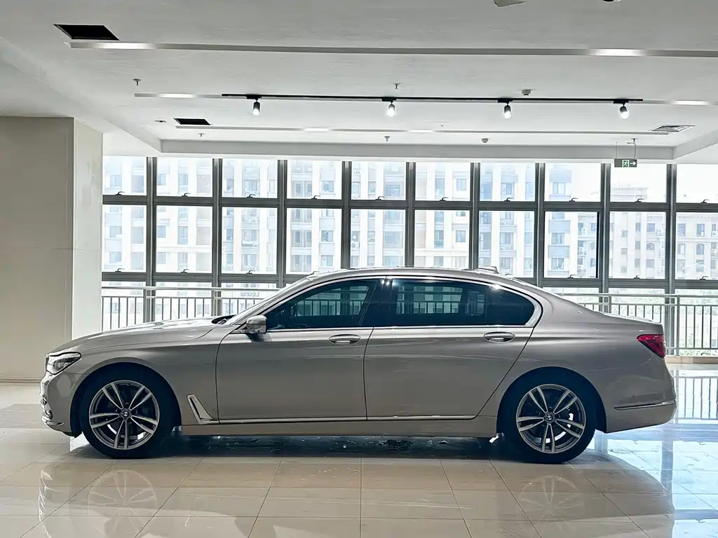 BMW 7 Series 2016 — фото 8