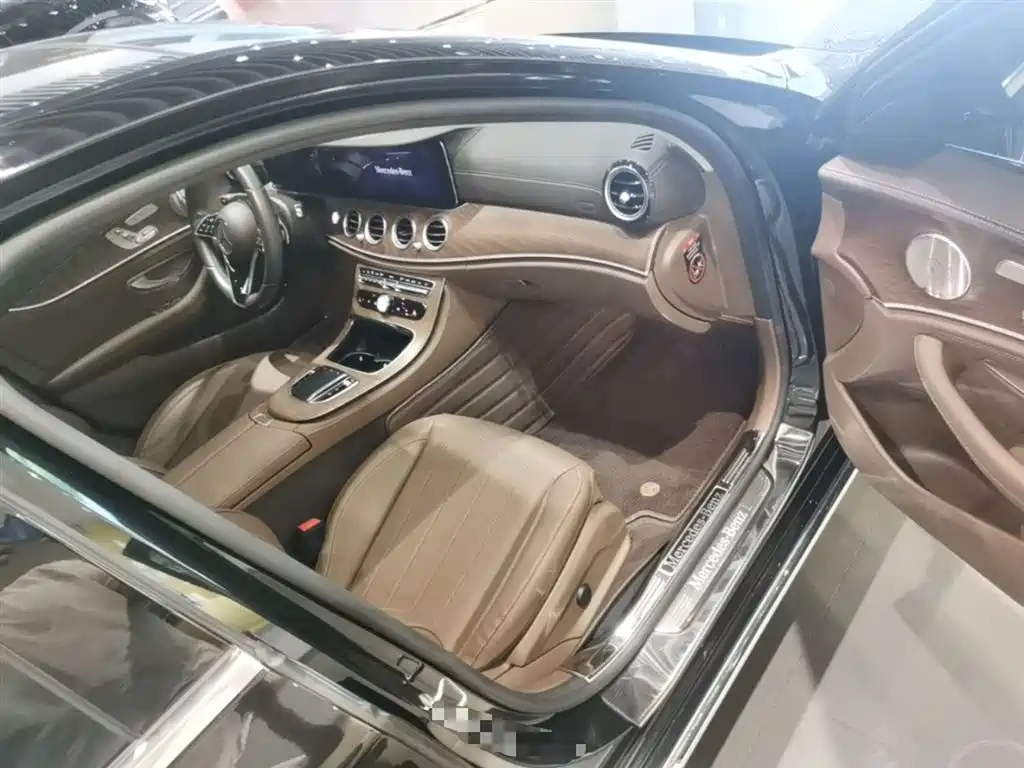 Mercedes-Benz E-Class 2023 — фото 11