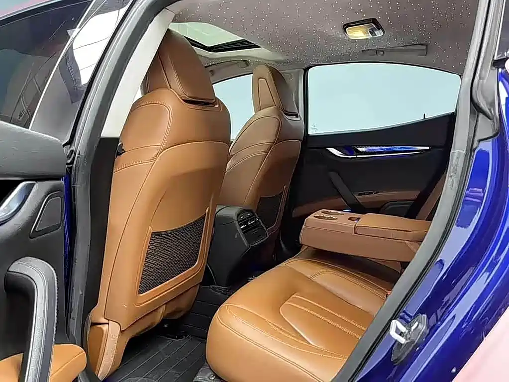 Maserati Ghibli 2021 — фото 17