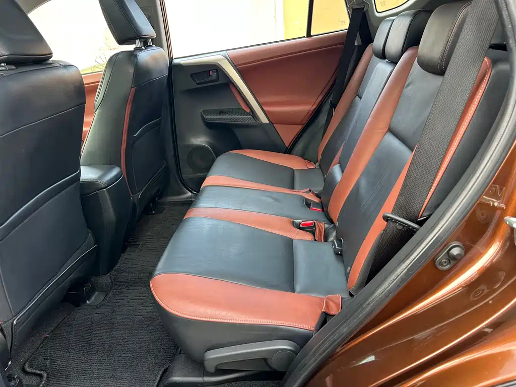 Toyota RAV4 2015