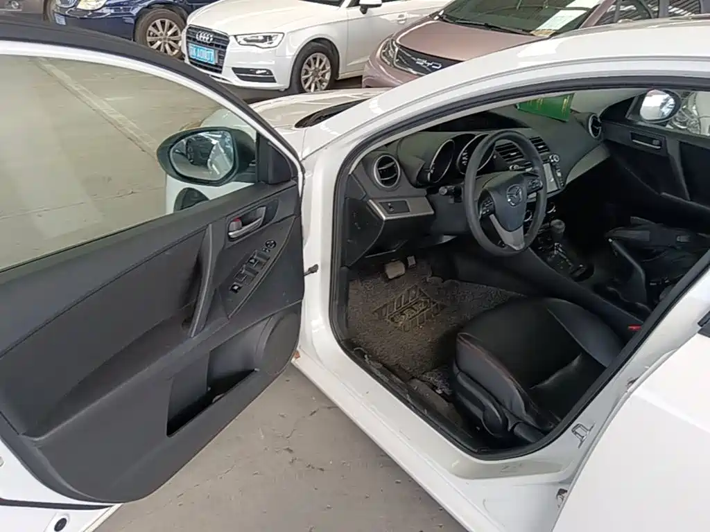 Mazda 3 Xingcheng 2015 — фото 16