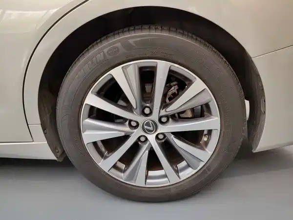 Lexus ES 2019